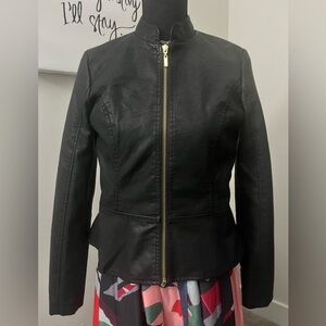 BLACK LEATHER LIKE PEPLUM STYLE JACKET SIZE SP